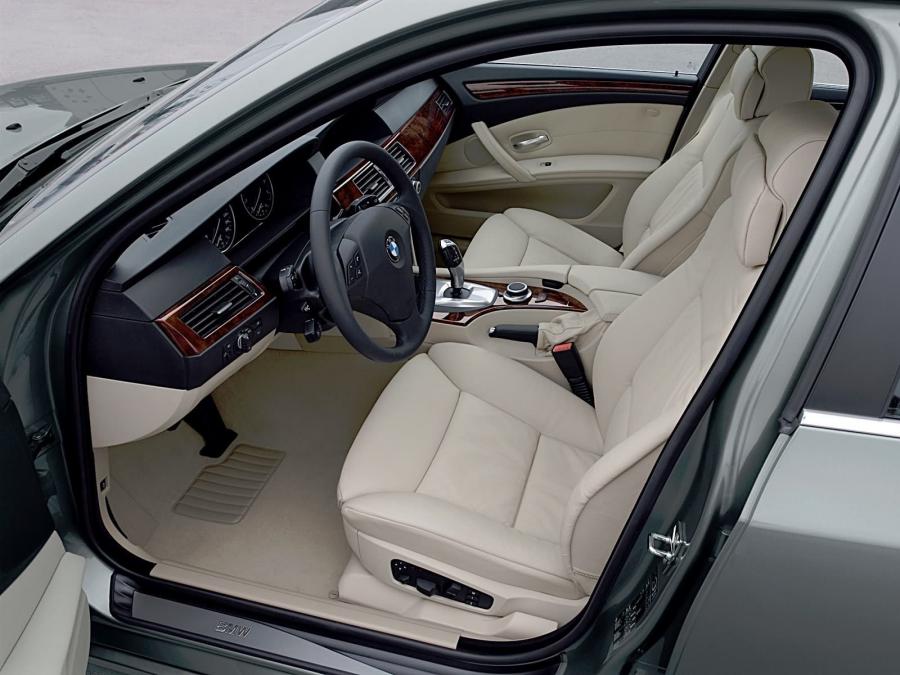 BMW 530i 2007 года  (фото 6 из 30)